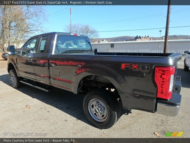 Magnetic / Medium Earth Gray 2017 Ford F250 Super Duty XL SuperCab 4x4