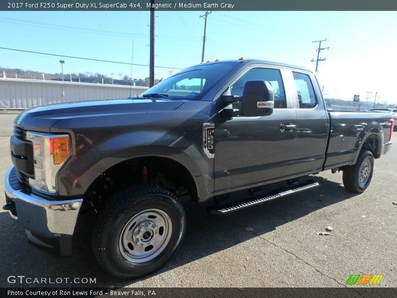 Magnetic / Medium Earth Gray 2017 Ford F250 Super Duty XL SuperCab 4x4
