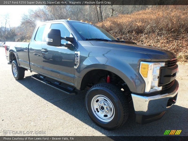 Magnetic / Medium Earth Gray 2017 Ford F250 Super Duty XL SuperCab 4x4