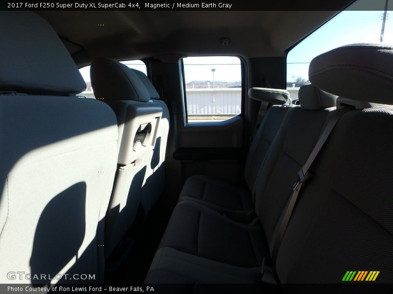 Magnetic / Medium Earth Gray 2017 Ford F250 Super Duty XL SuperCab 4x4