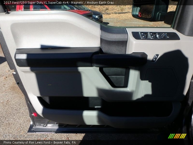 Magnetic / Medium Earth Gray 2017 Ford F250 Super Duty XL SuperCab 4x4
