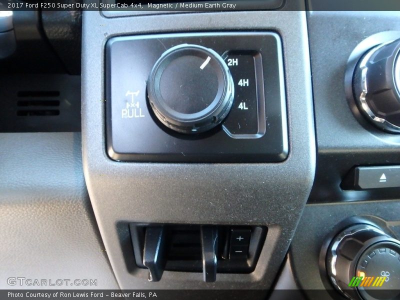 Magnetic / Medium Earth Gray 2017 Ford F250 Super Duty XL SuperCab 4x4
