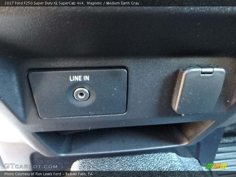 Magnetic / Medium Earth Gray 2017 Ford F250 Super Duty XL SuperCab 4x4