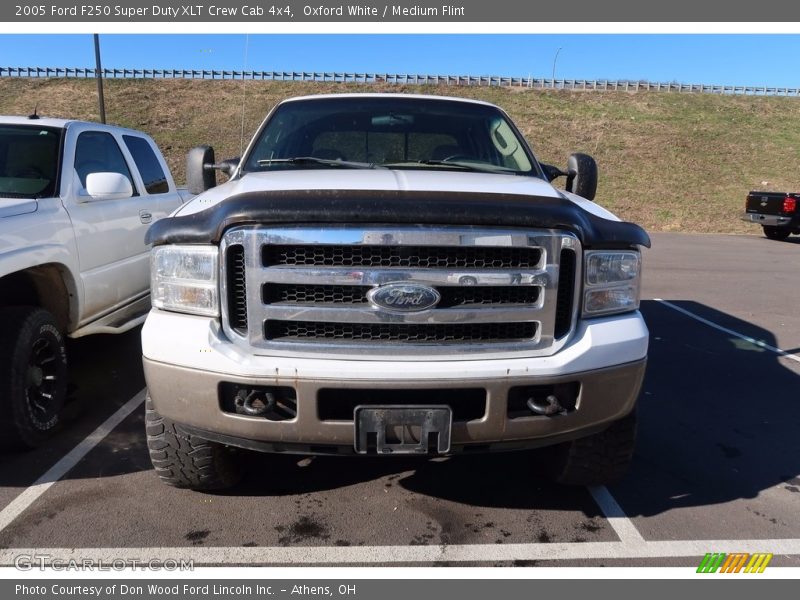 Oxford White / Medium Flint 2005 Ford F250 Super Duty XLT Crew Cab 4x4