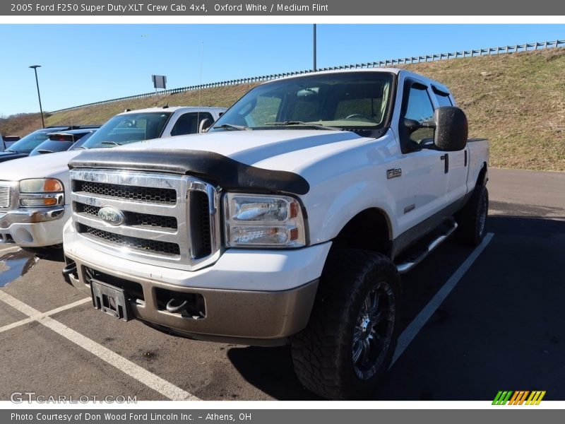 Oxford White / Medium Flint 2005 Ford F250 Super Duty XLT Crew Cab 4x4