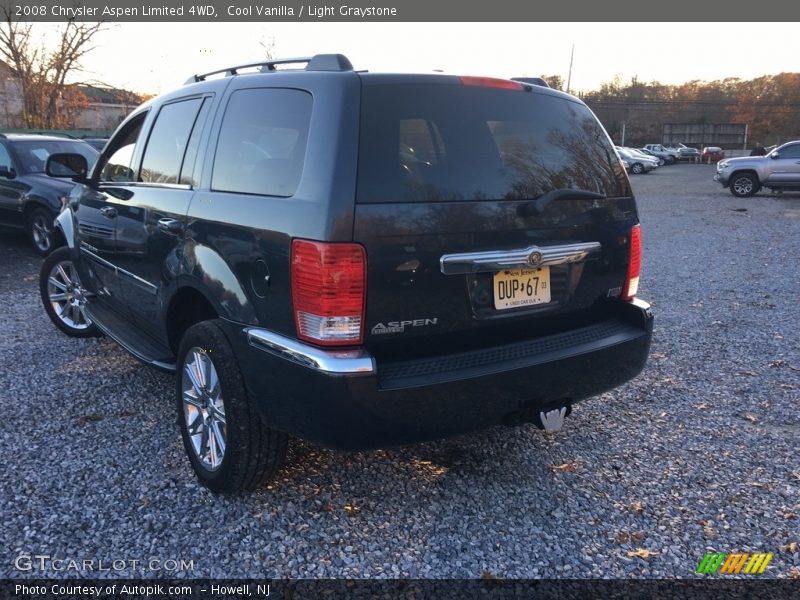 Cool Vanilla / Light Graystone 2008 Chrysler Aspen Limited 4WD