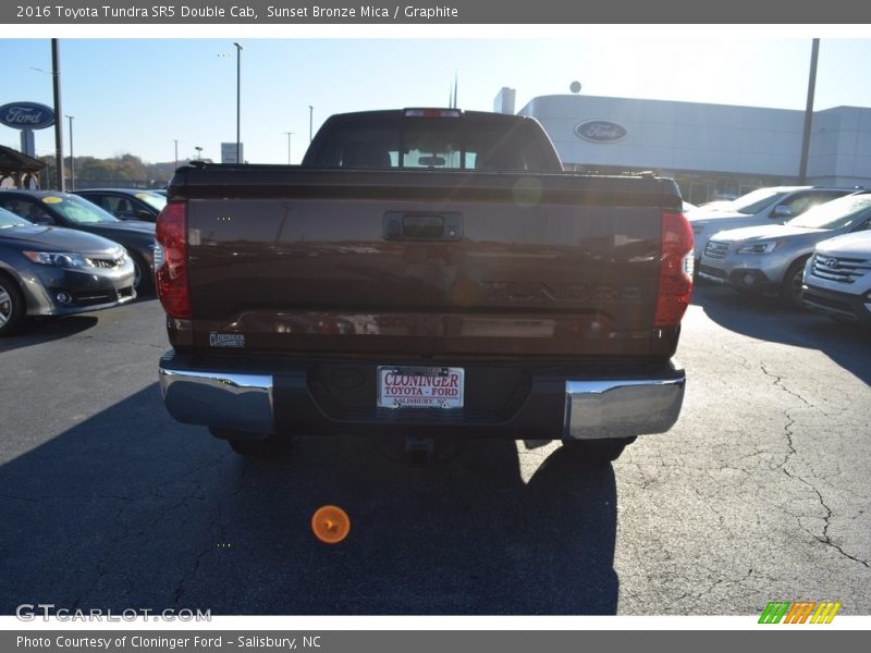 Sunset Bronze Mica / Graphite 2016 Toyota Tundra SR5 Double Cab