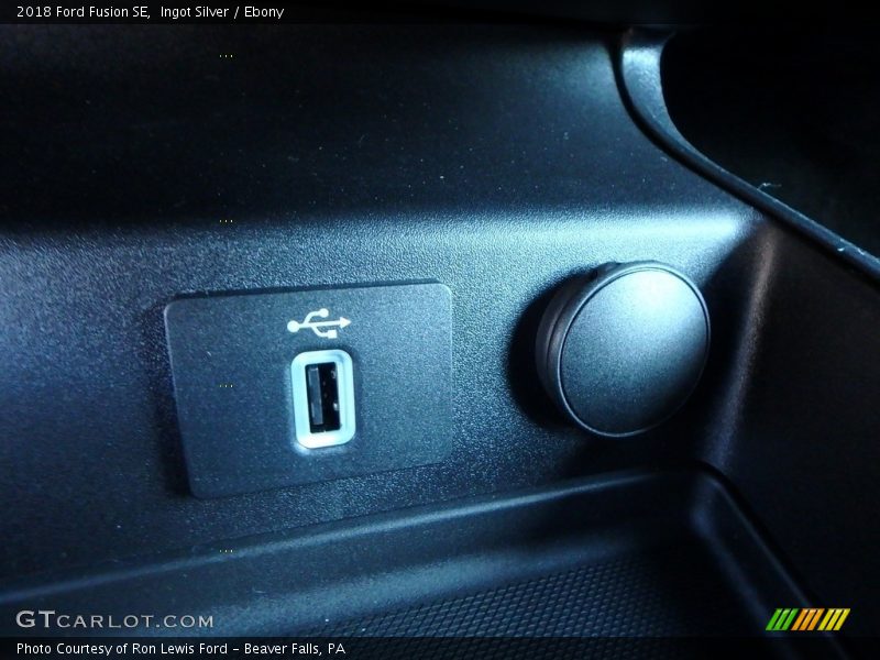 Ingot Silver / Ebony 2018 Ford Fusion SE