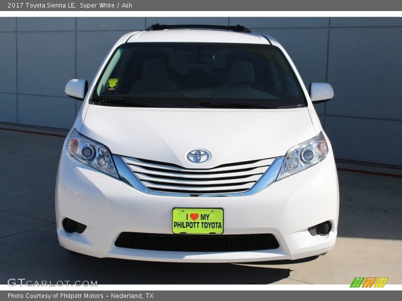 Super White / Ash 2017 Toyota Sienna LE
