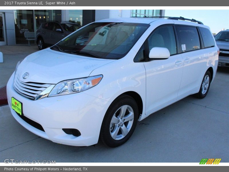 Super White / Ash 2017 Toyota Sienna LE