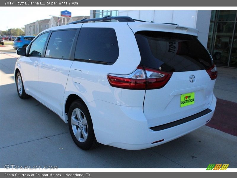 Super White / Ash 2017 Toyota Sienna LE