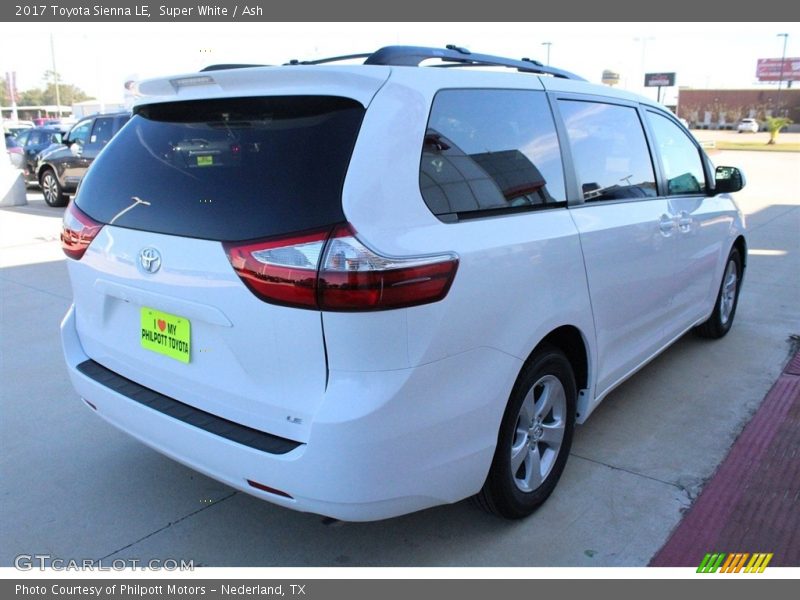 Super White / Ash 2017 Toyota Sienna LE