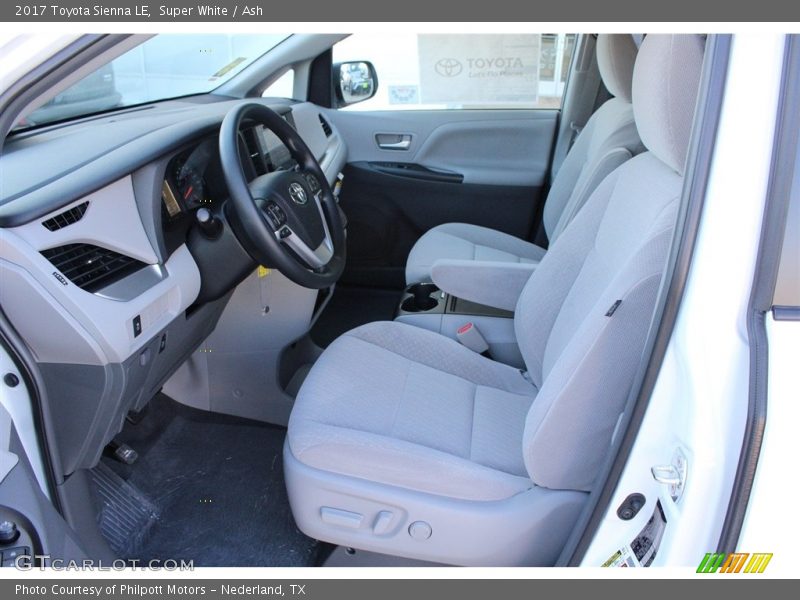 Super White / Ash 2017 Toyota Sienna LE