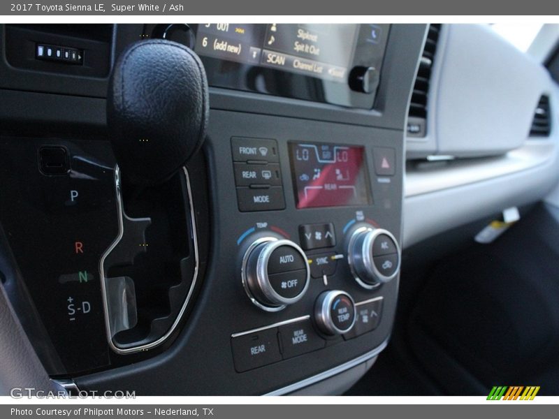 Super White / Ash 2017 Toyota Sienna LE