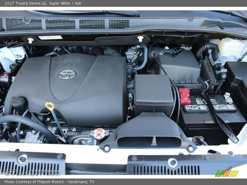 Super White / Ash 2017 Toyota Sienna LE
