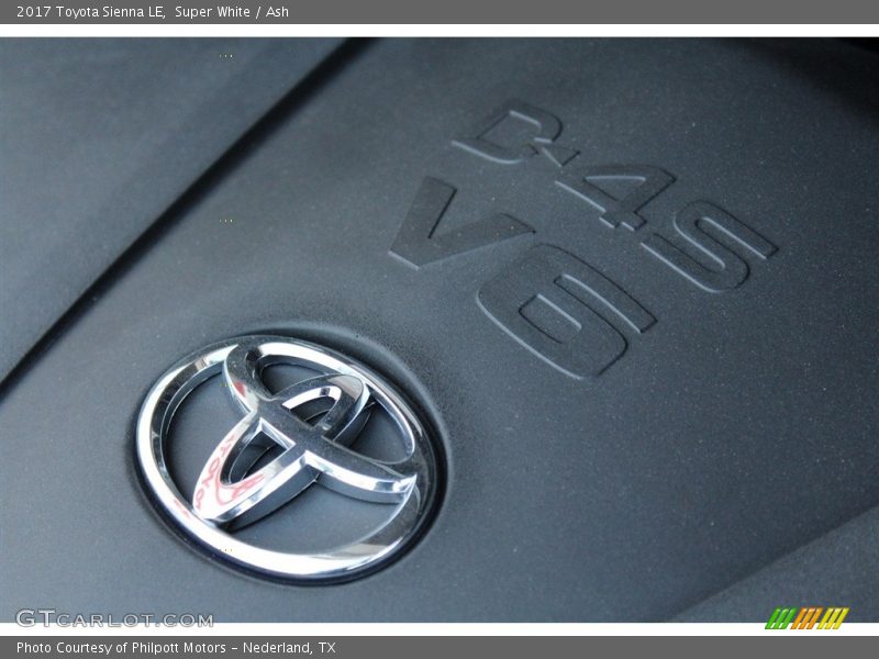 Super White / Ash 2017 Toyota Sienna LE