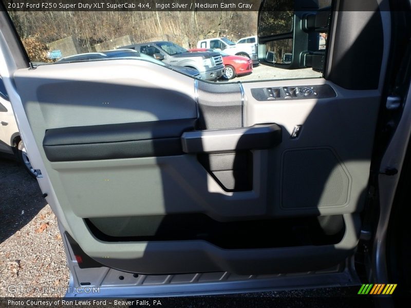 Ingot Silver / Medium Earth Gray 2017 Ford F250 Super Duty XLT SuperCab 4x4