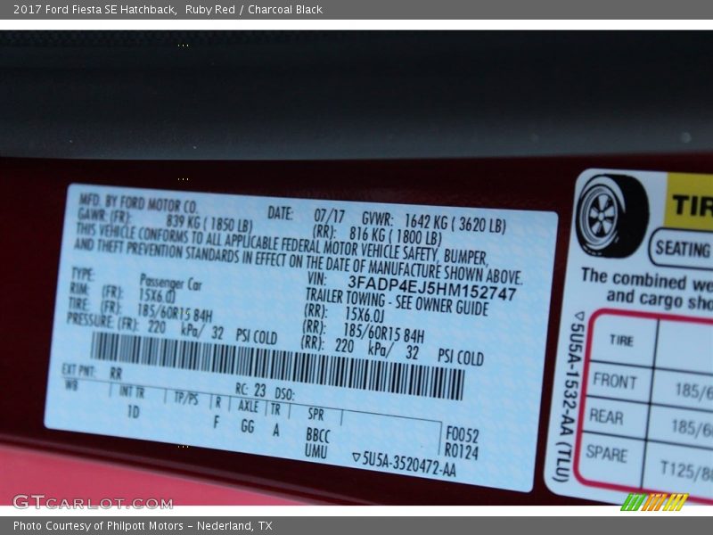 Ruby Red / Charcoal Black 2017 Ford Fiesta SE Hatchback