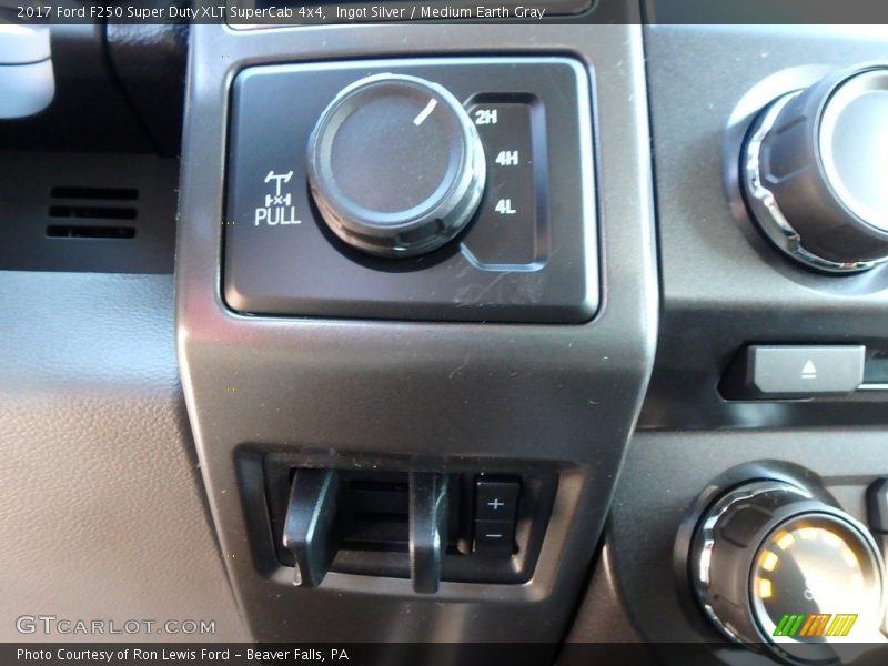 Ingot Silver / Medium Earth Gray 2017 Ford F250 Super Duty XLT SuperCab 4x4