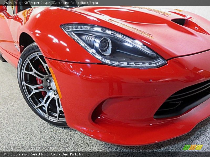 Front 3/4 View of 2015 SRT Viper Coupe