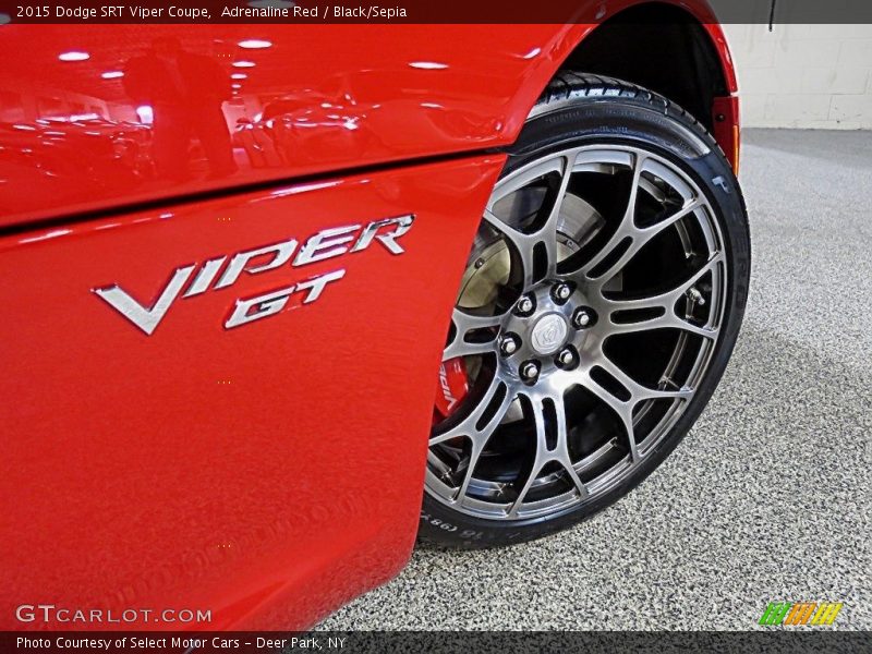  2015 SRT Viper Coupe Logo