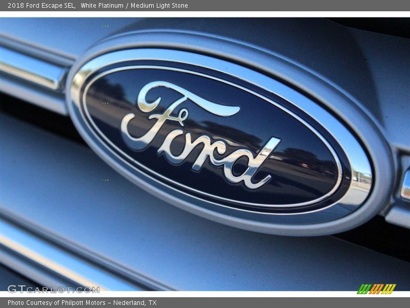 White Platinum / Medium Light Stone 2018 Ford Escape SEL