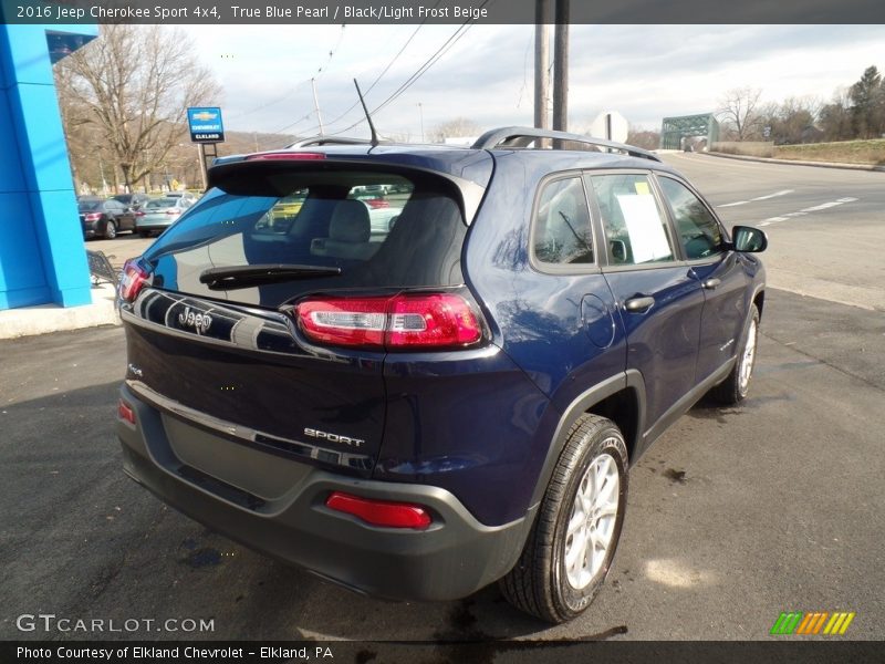 True Blue Pearl / Black/Light Frost Beige 2016 Jeep Cherokee Sport 4x4