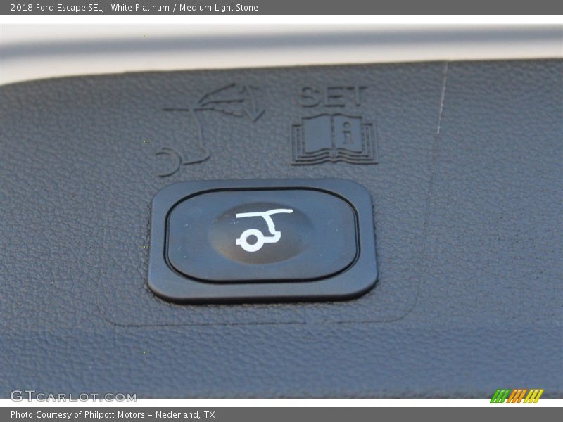 White Platinum / Medium Light Stone 2018 Ford Escape SEL
