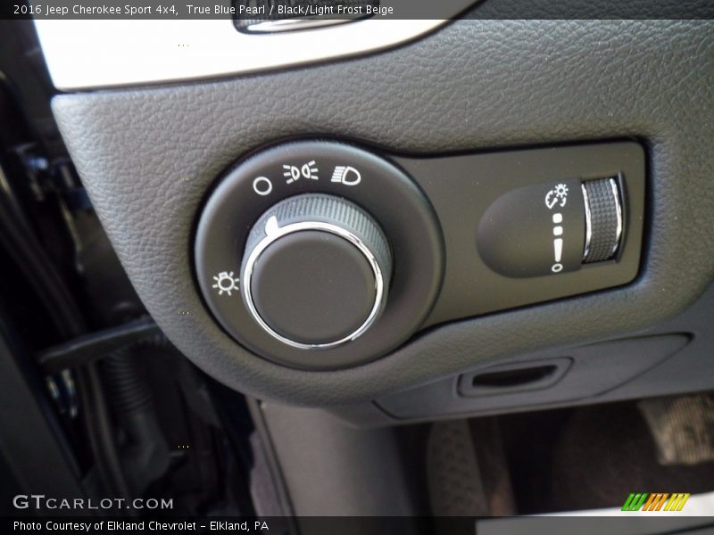 True Blue Pearl / Black/Light Frost Beige 2016 Jeep Cherokee Sport 4x4