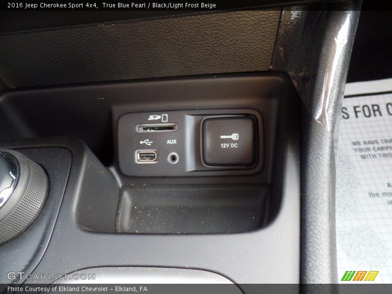 True Blue Pearl / Black/Light Frost Beige 2016 Jeep Cherokee Sport 4x4