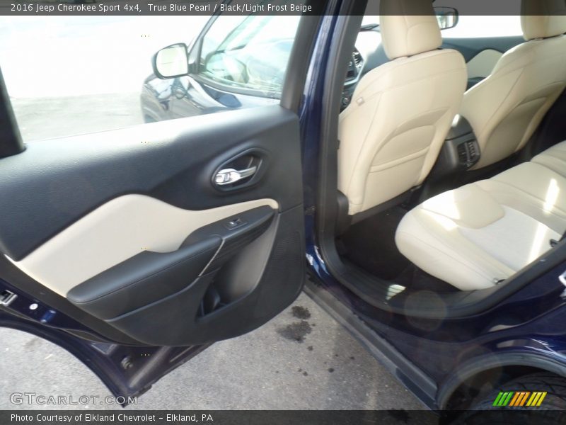 True Blue Pearl / Black/Light Frost Beige 2016 Jeep Cherokee Sport 4x4