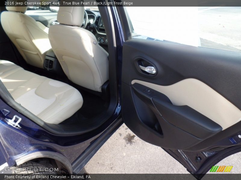 True Blue Pearl / Black/Light Frost Beige 2016 Jeep Cherokee Sport 4x4