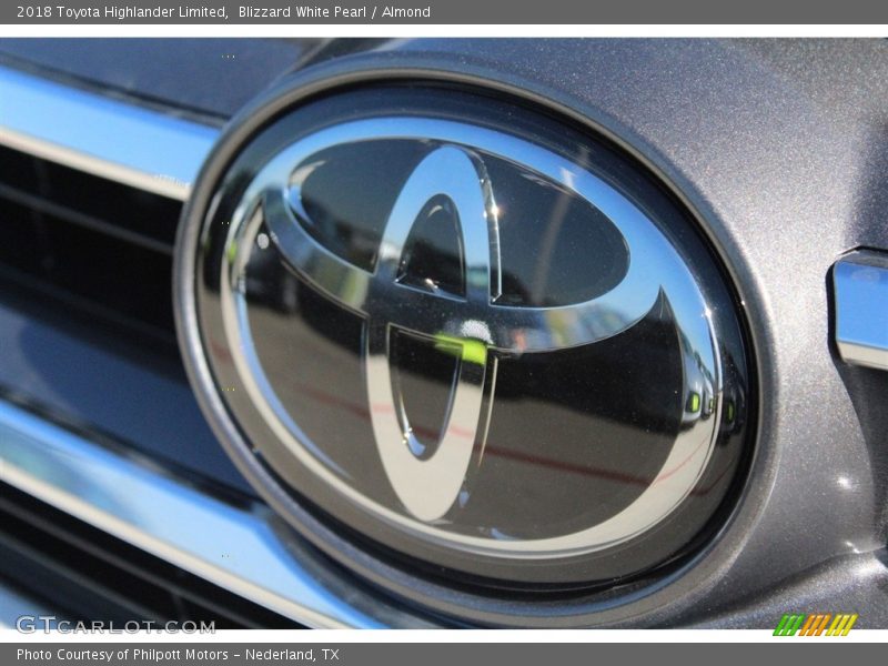 Blizzard White Pearl / Almond 2018 Toyota Highlander Limited