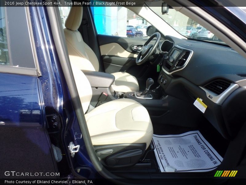 True Blue Pearl / Black/Light Frost Beige 2016 Jeep Cherokee Sport 4x4
