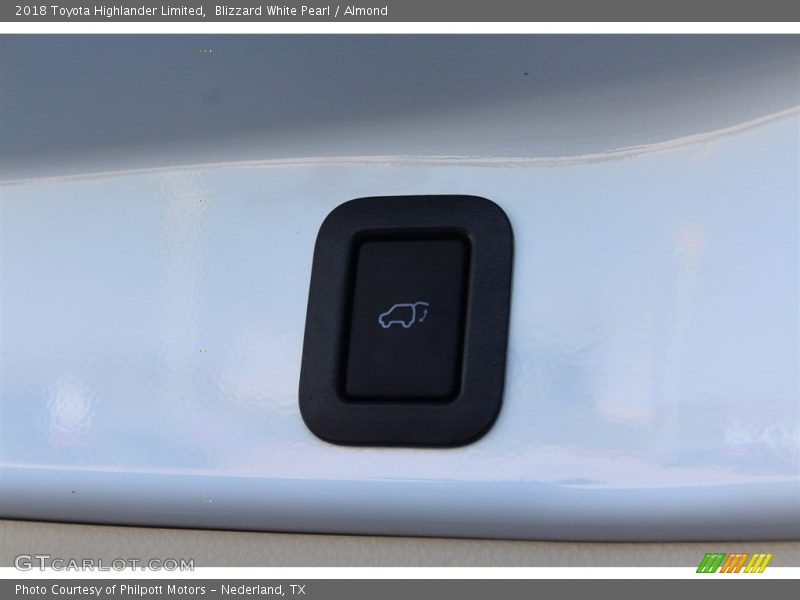 Blizzard White Pearl / Almond 2018 Toyota Highlander Limited