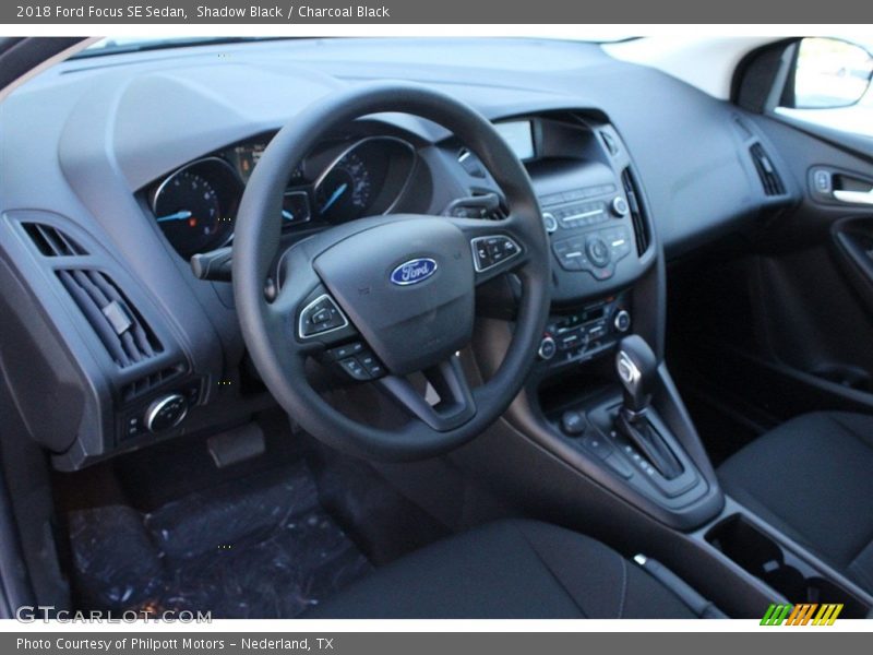 Shadow Black / Charcoal Black 2018 Ford Focus SE Sedan