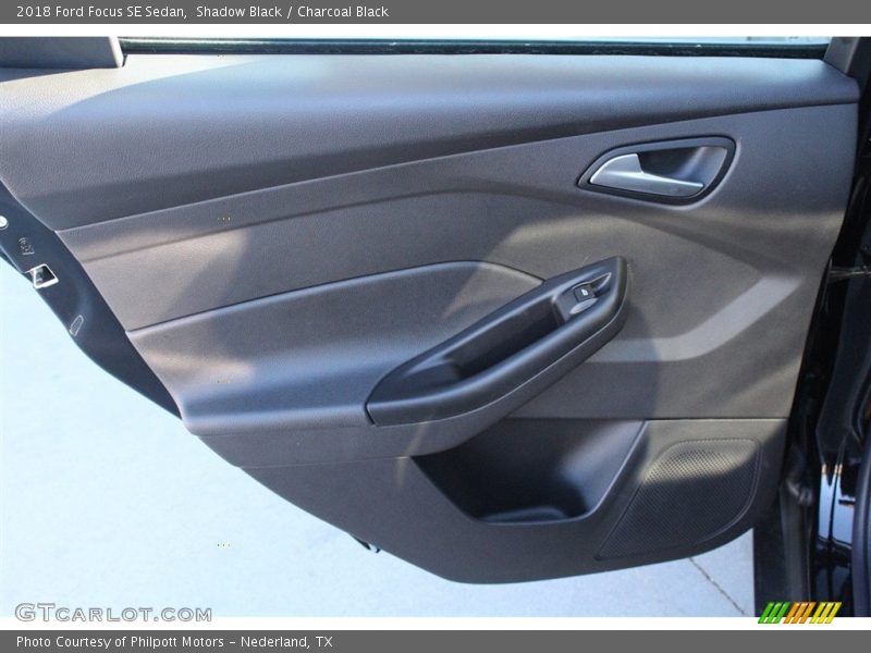 Shadow Black / Charcoal Black 2018 Ford Focus SE Sedan