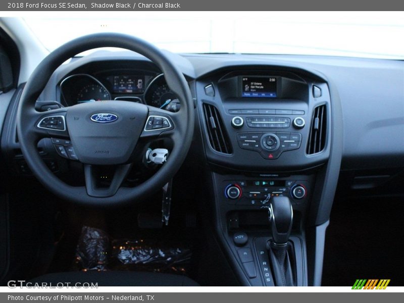 Shadow Black / Charcoal Black 2018 Ford Focus SE Sedan