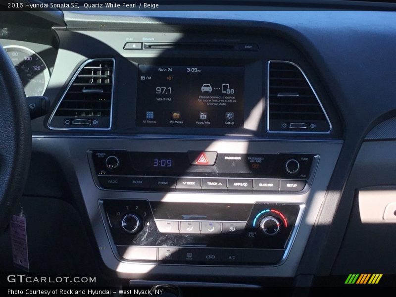 Quartz White Pearl / Beige 2016 Hyundai Sonata SE