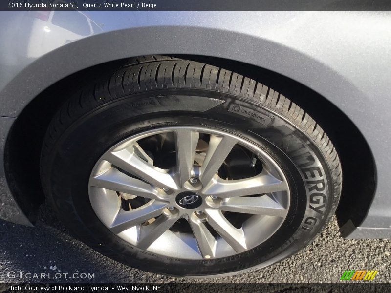 Quartz White Pearl / Beige 2016 Hyundai Sonata SE