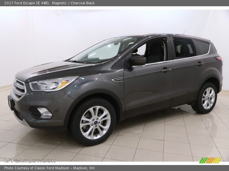 Magnetic / Charcoal Black 2017 Ford Escape SE 4WD