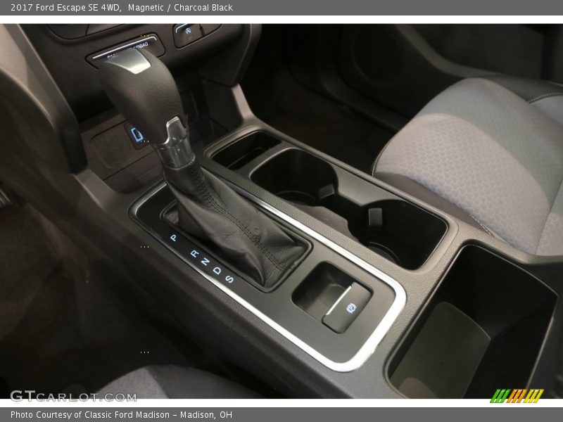 Magnetic / Charcoal Black 2017 Ford Escape SE 4WD