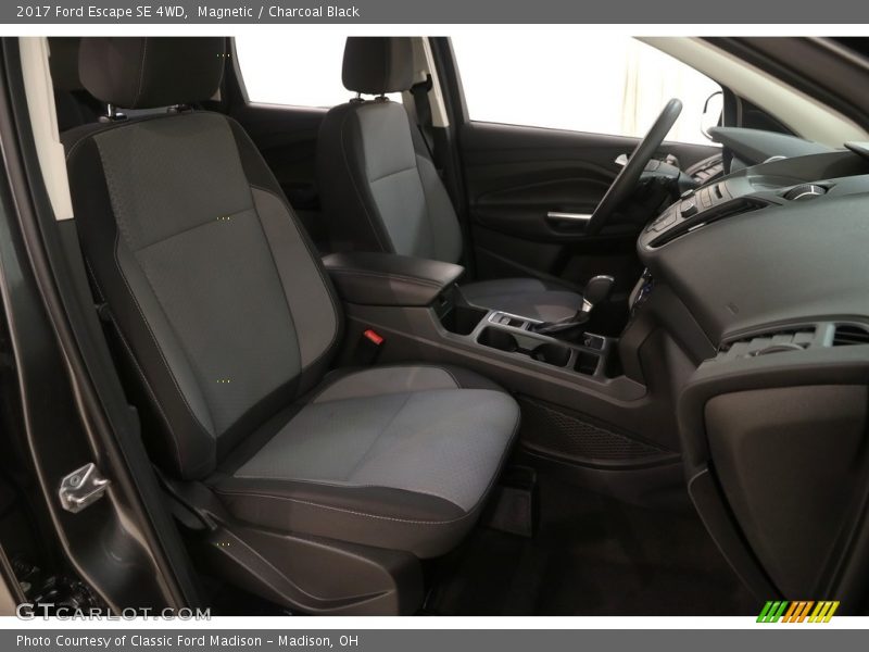 Magnetic / Charcoal Black 2017 Ford Escape SE 4WD