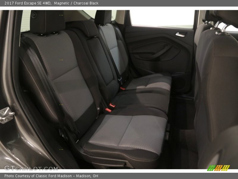 Magnetic / Charcoal Black 2017 Ford Escape SE 4WD