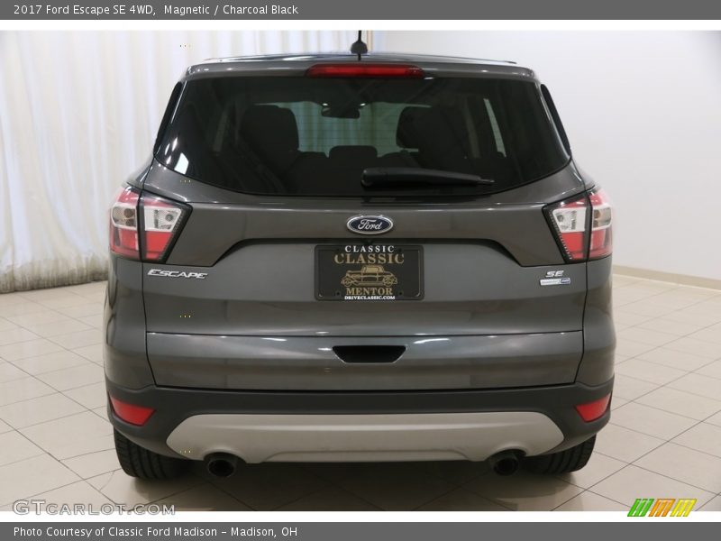 Magnetic / Charcoal Black 2017 Ford Escape SE 4WD