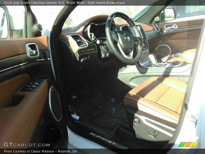 Bright White / Dark Sienna Brown/Black 2018 Jeep Grand Cherokee Summit 4x4