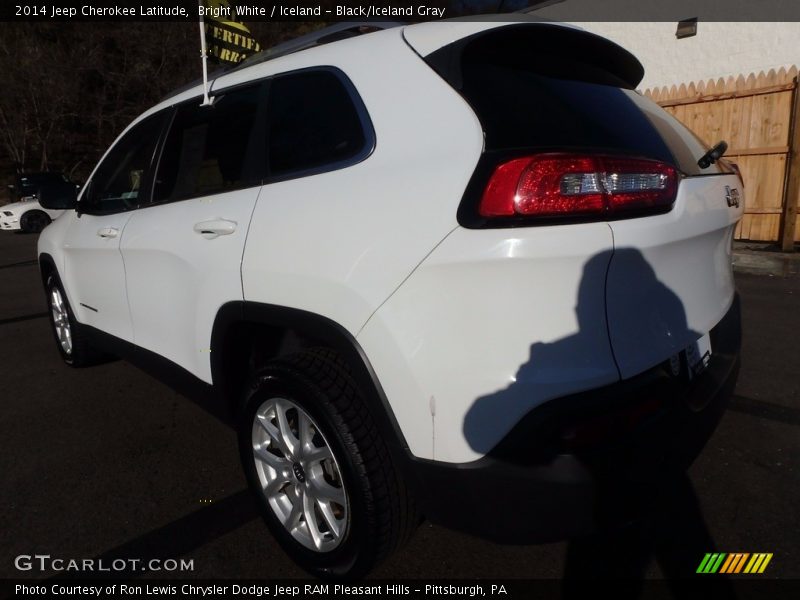 Bright White / Iceland - Black/Iceland Gray 2014 Jeep Cherokee Latitude