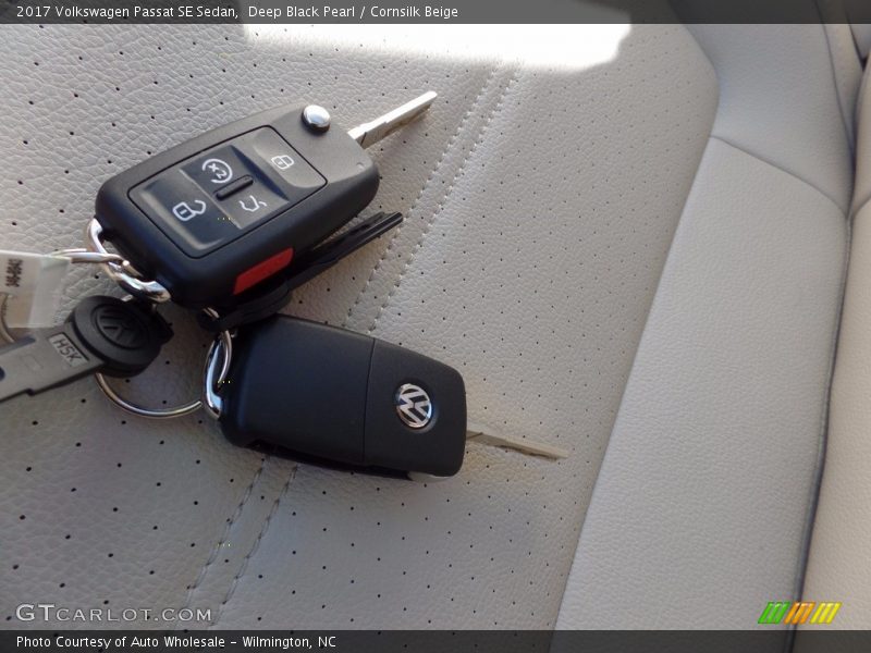 Deep Black Pearl / Cornsilk Beige 2017 Volkswagen Passat SE Sedan