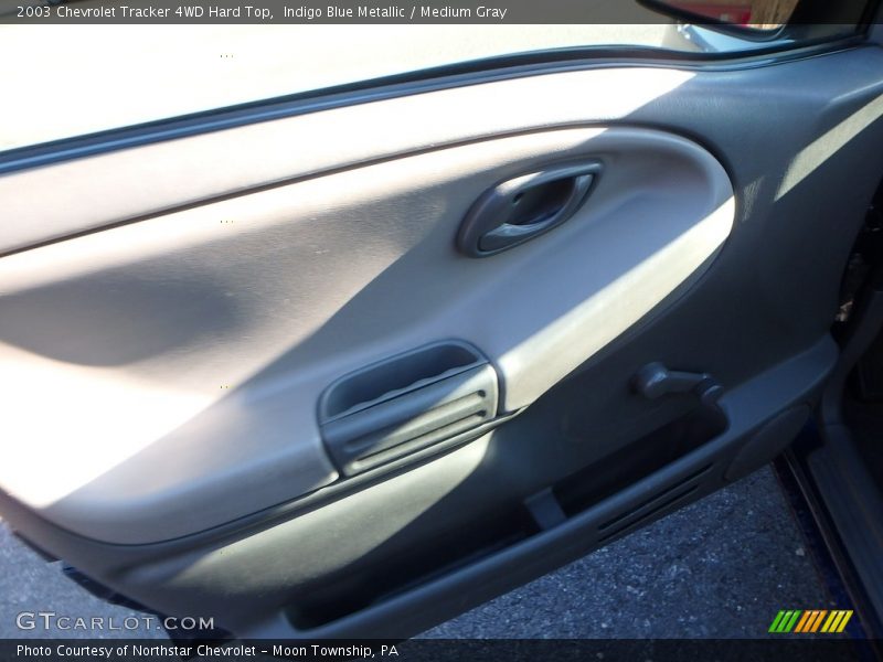 Indigo Blue Metallic / Medium Gray 2003 Chevrolet Tracker 4WD Hard Top