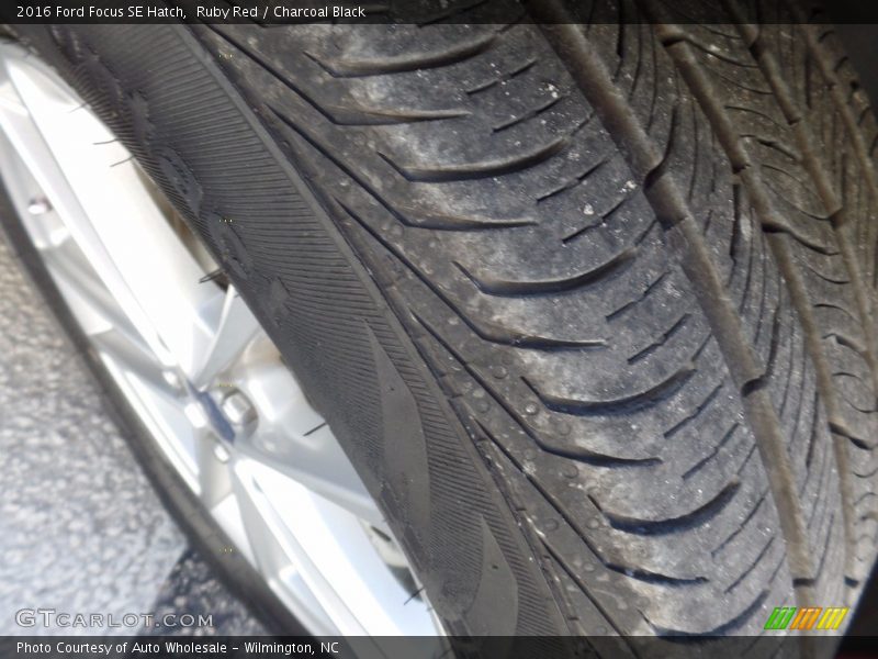 Ruby Red / Charcoal Black 2016 Ford Focus SE Hatch
